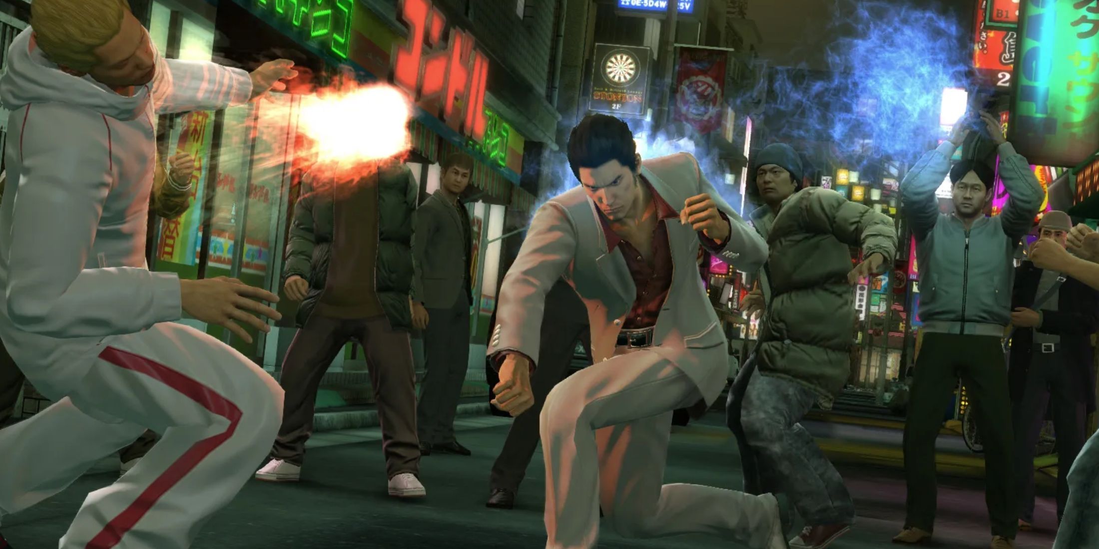 Kazuma punches a thug in Yakuza Kiwami