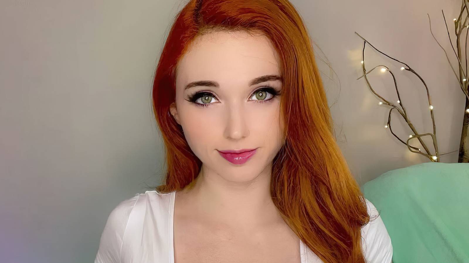 amouranth twitch kick streamer bitcoin balance