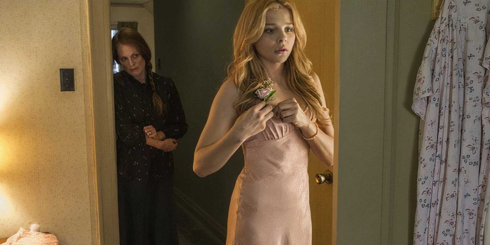 Julianne Moore and Chleo Grace Moretz in Carrie (2013)