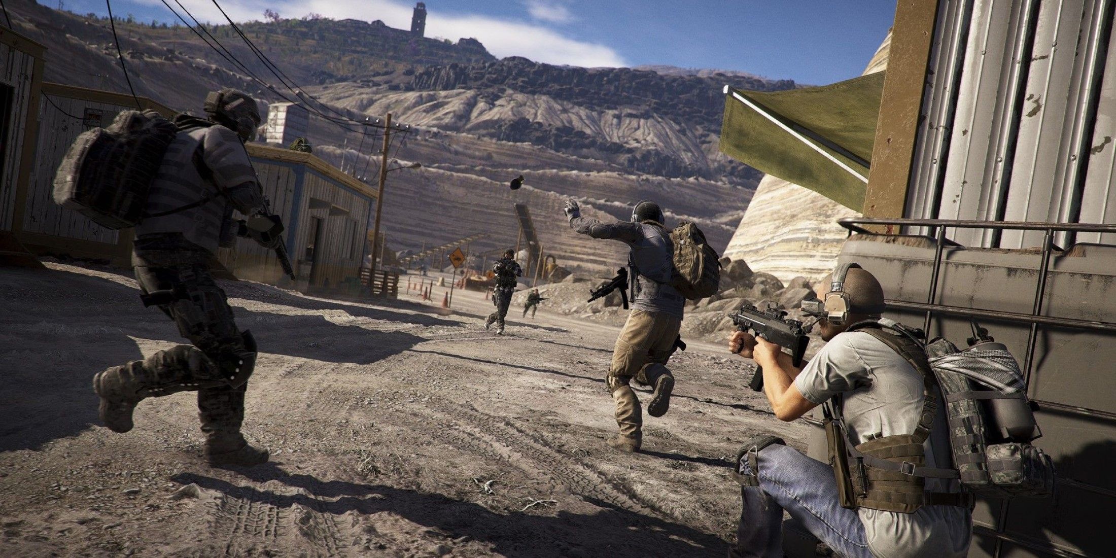 Ghost Recon Wildlands squad attacking enemies