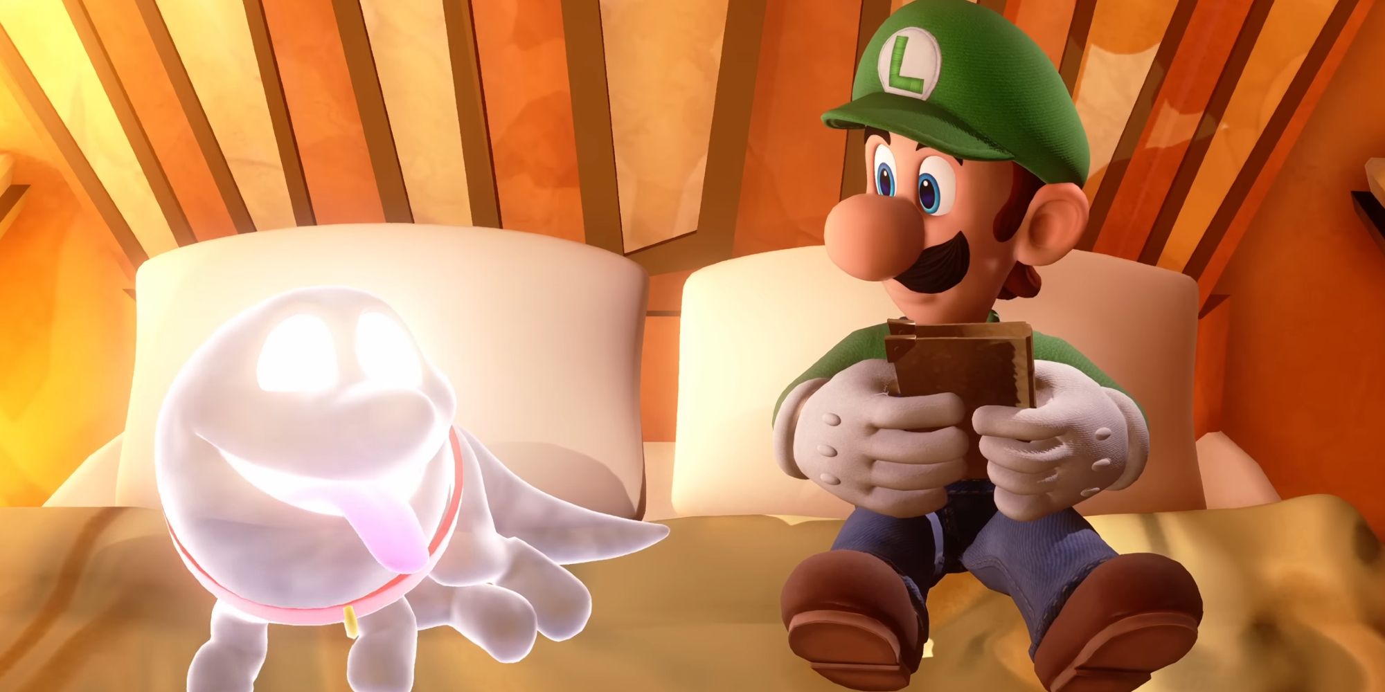 Luigi lying in bed with Polterpup in Luigi's Mansion 3