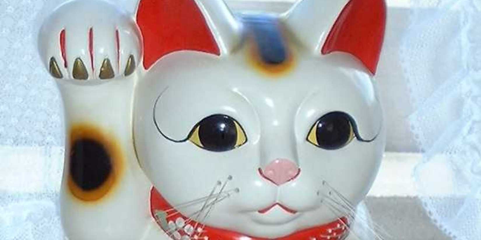 Backoning DANDADAN: What Does the Beckoning Cat Represent?