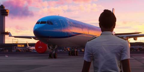 Image of a commercial pilot in Microsoft Flight Simulator 2024