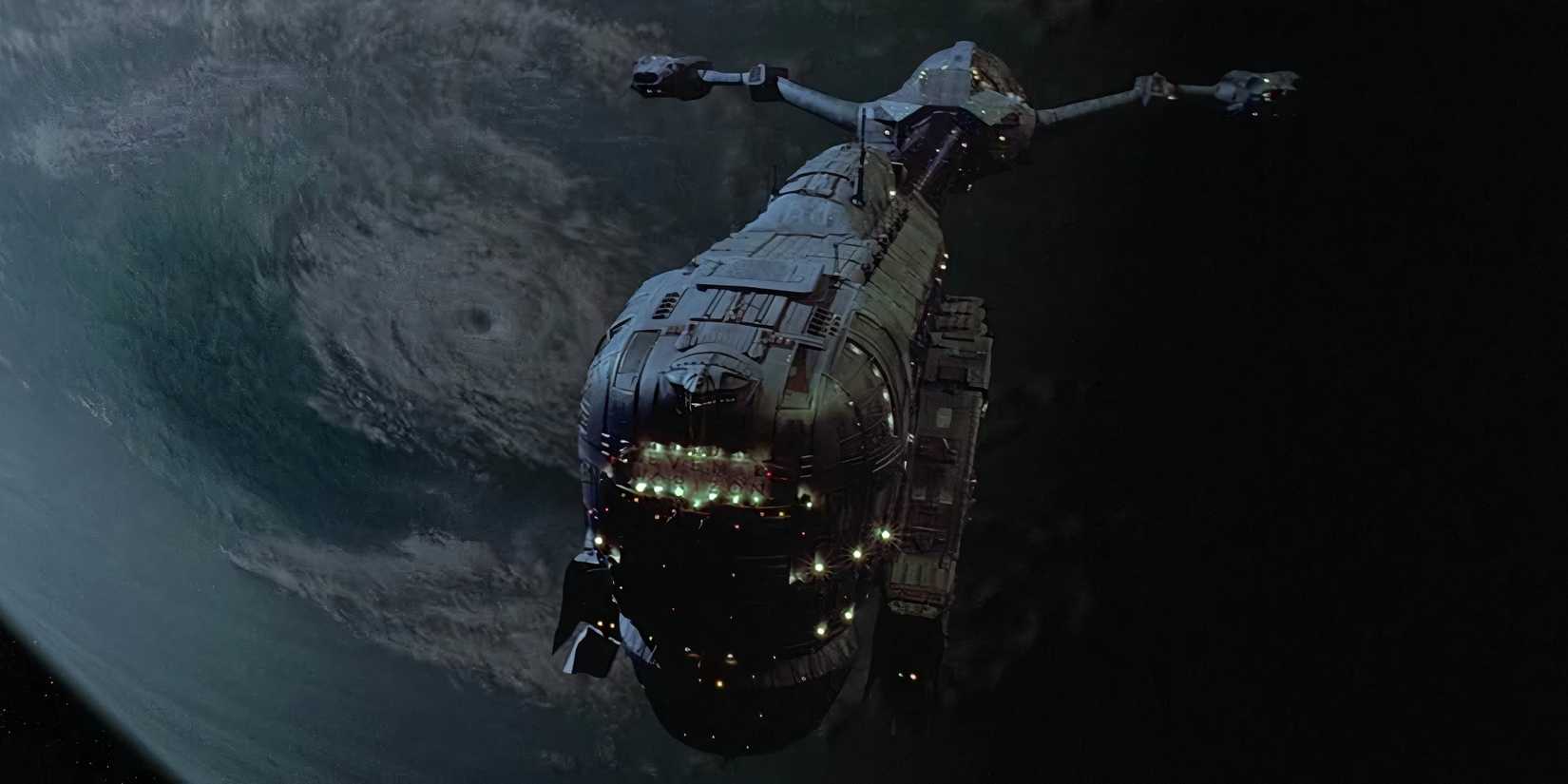 10 Movies Warhammer 40k Fans Should Watch  The Starship Event Horizon appears