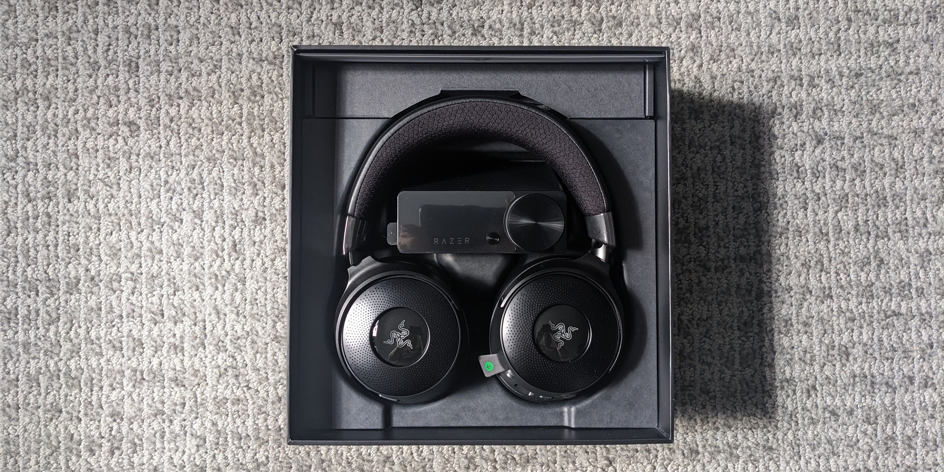 Razer Kraken v4Pro・BaseStation v2（Looking for a headset stand 
