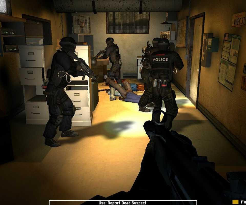 SWAT 4 squad covering a room