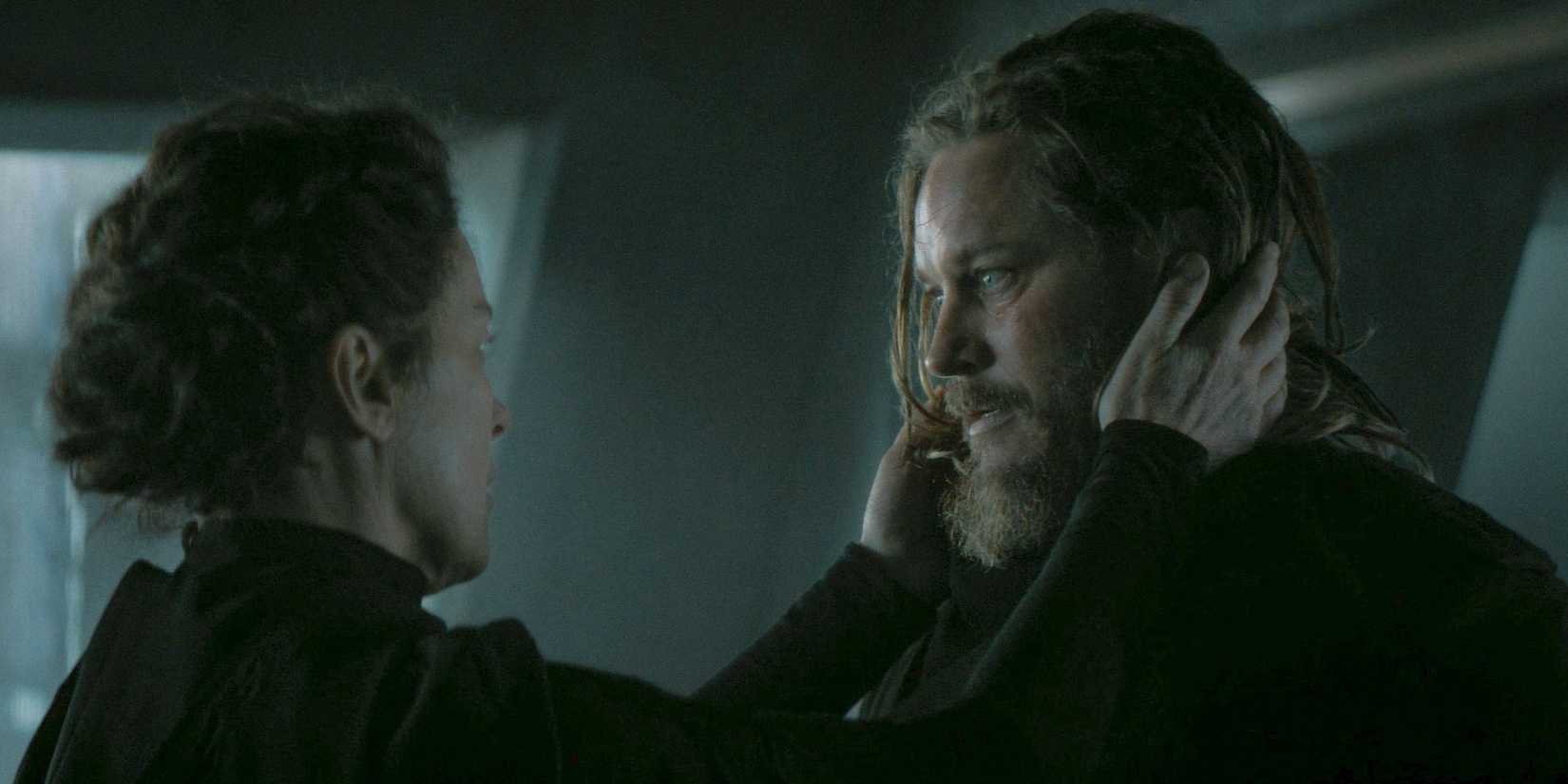 Tula Harkonnen (Olivia Williams) embraces her son Desmond Hart (Travis Fimmel) in Dune: Prophecy