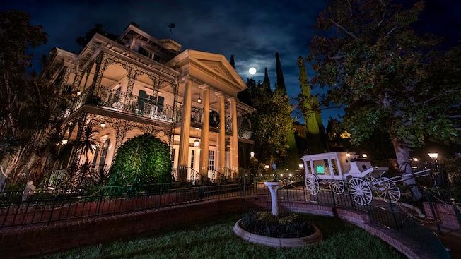 Disneyland Haunted Mansion Fans Should Mark January 18 on Their Calendar