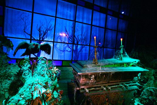 Disneyland Haunted Mansion Fans Should Mark January 18 on Their Calendar