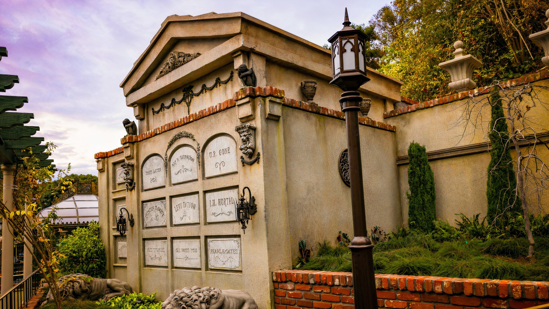 Disneyland Haunted Mansion Fans Should Mark January 18 on Their Calendar