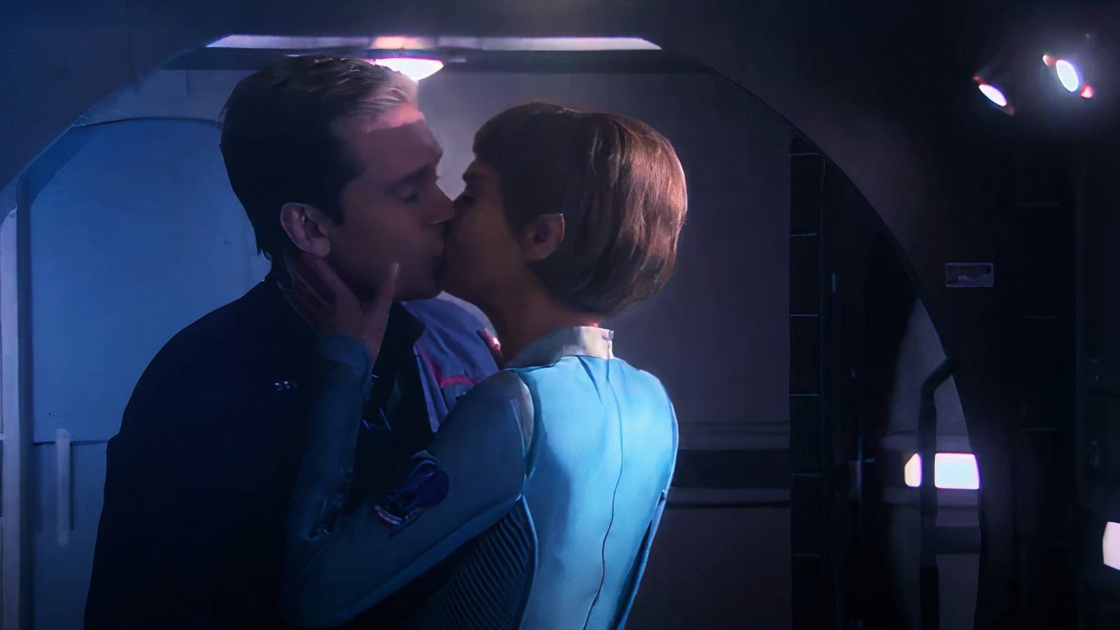 Trip and T'Pol Kiss