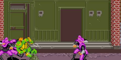 Fighting enemies as Michaelangelo in Teenage Mutant Ninja Turtles 4 Turtles In Time