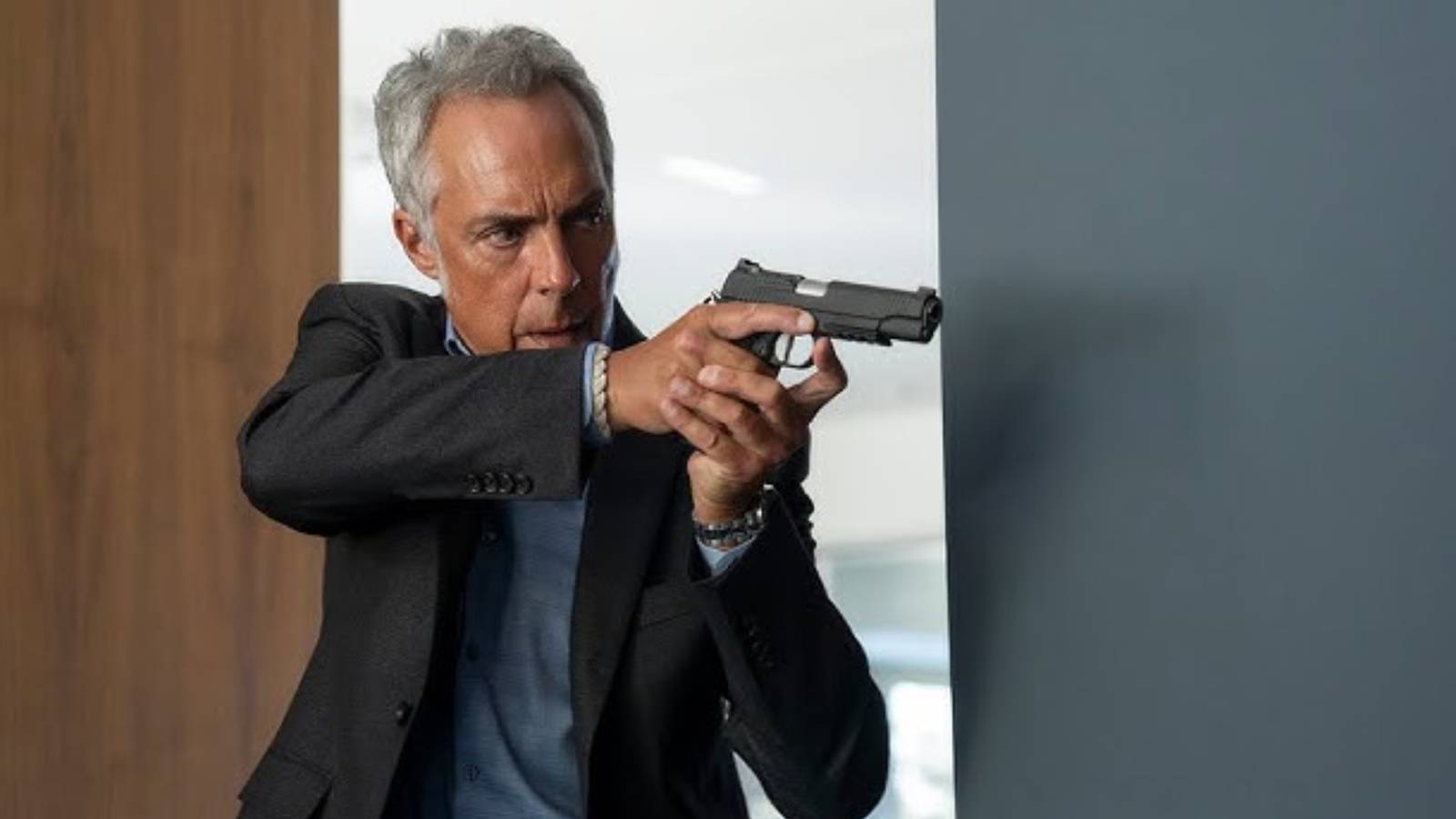 harry bosch with a gun