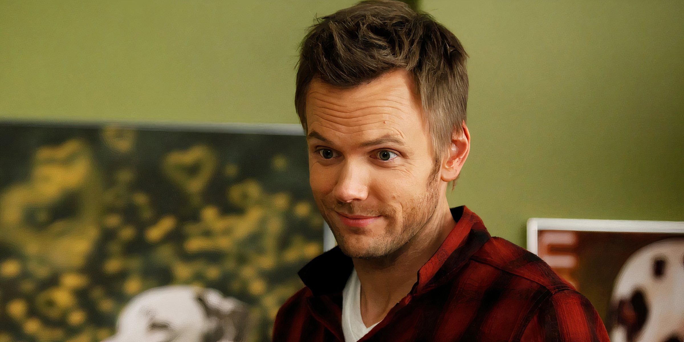 Joel McHale acting in Community 