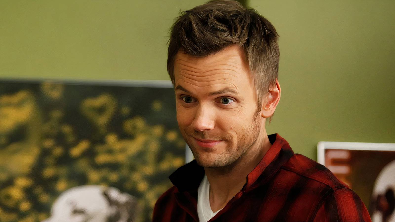 Joel McHale acting in Community 
