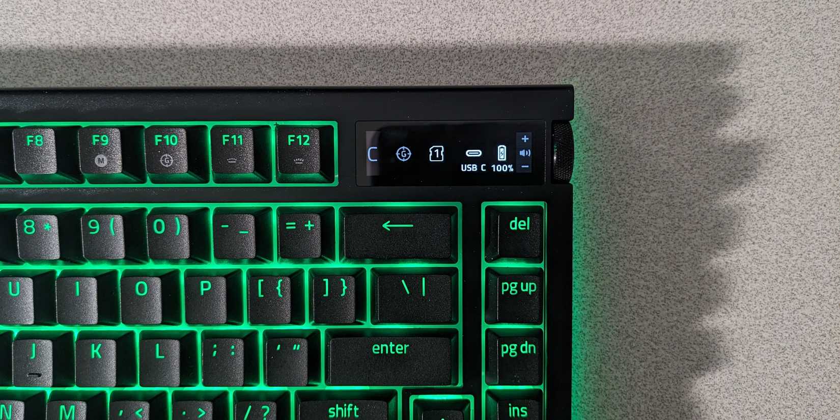 Razer BlackWidow V4 Pro 75 OLED Screen