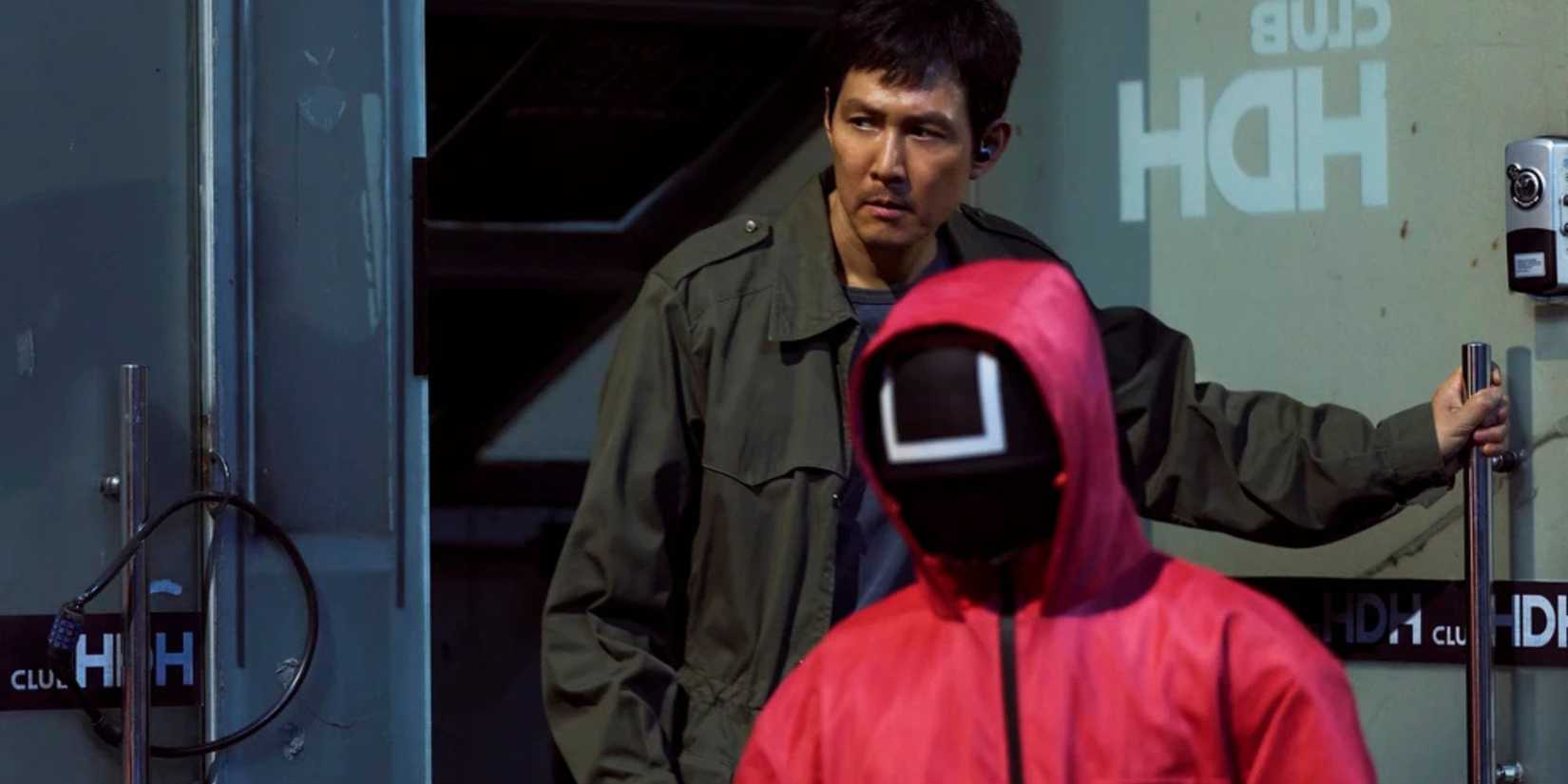 Seong Gi-Hun follows a pink soldier to a limousine.