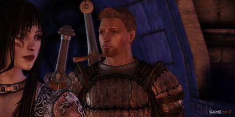 Alistair looking at the player in Dragon Age: Origins
