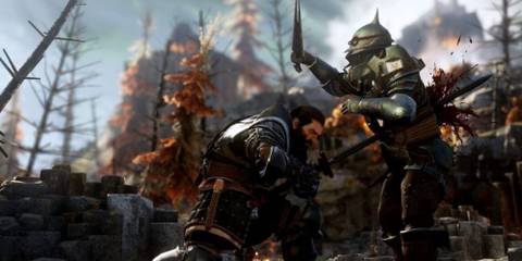 Blackwall stabbing a soldier in Dragon Age: Inquisition