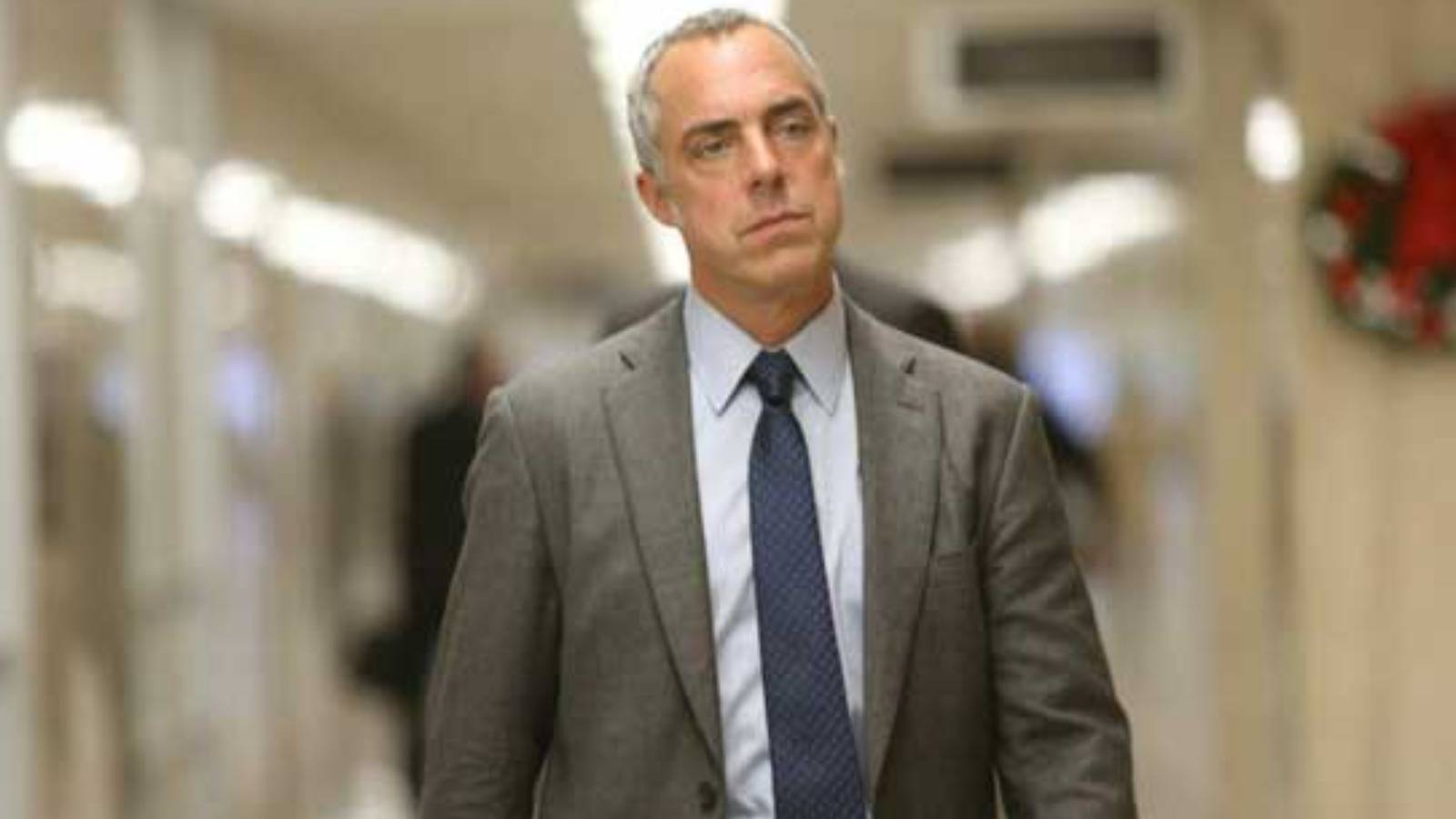 Harry Bosch in a suit