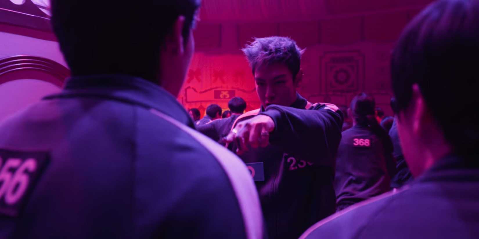 Gyeong-su being betrayed by Thanos in Squid Game