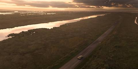 Steam screenshot - Louisiana, car driving on road