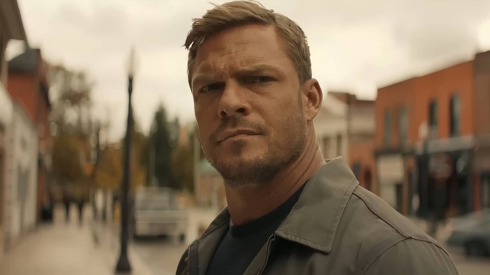 Alan Ritchson as Jack Reacher in Reacher