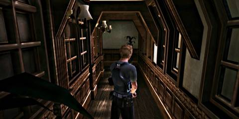 Resident Evil Dead Aim player standing in a hallway