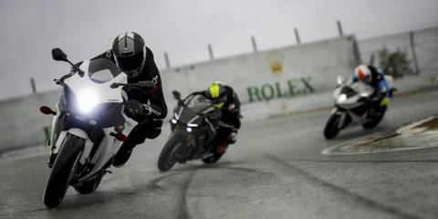 ride 4 making a turn