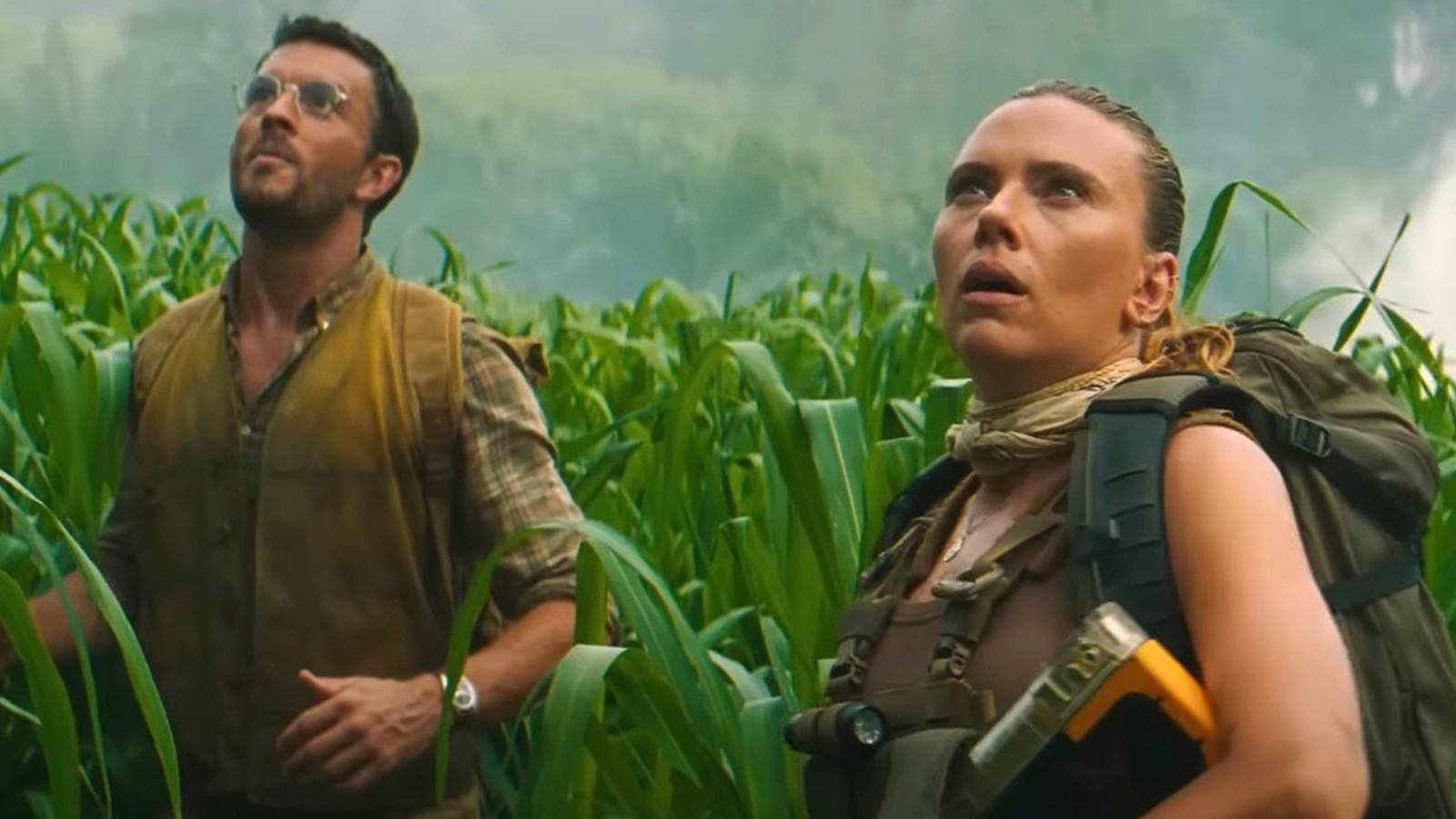 Scarlet Johannson and Jonathan Bailey in Jurassic World_ Rebirth