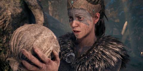 Senua Holding a Skull in Hellblade: Senua's Sacrifice