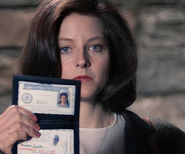 Rekomendasi Film Thriller Terbaik untuk Ditonton Jika Anda Menyukai Furious di Hulu, Diurutkan 9 Clarice holds her FBI ID in Silence Of The Lambs