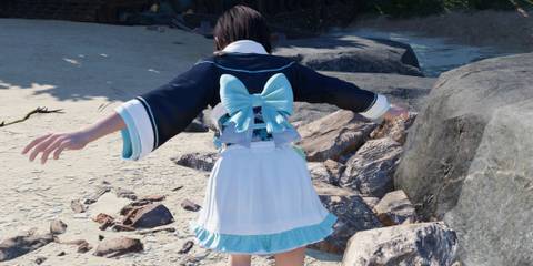 An image of Yuffie with the retexture Gold Saucer dress mod in Final Fantasy 7 Rebirth