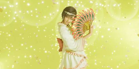 An image of Yuffie with the retexture Gold Saucer dress mod in Final Fantasy 7 Rebirth