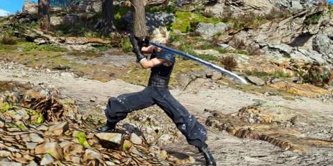 An image of Cloud Strife in the Murasame weapon mod for Final Fantasy 7 Rebirth mod
