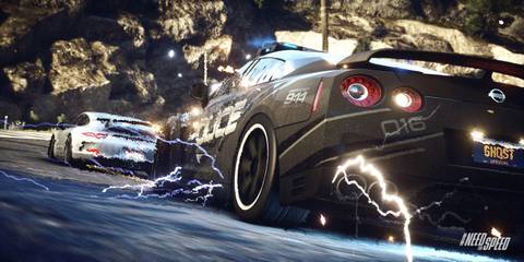 A cop Nissan GTR charged with EMP pulse in Need for Speed Rivals