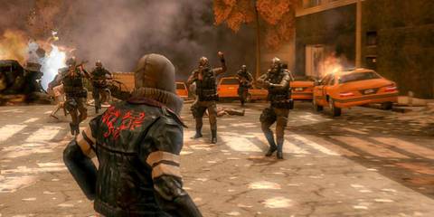 Alex Mercer about to fight soldiers in Prototype