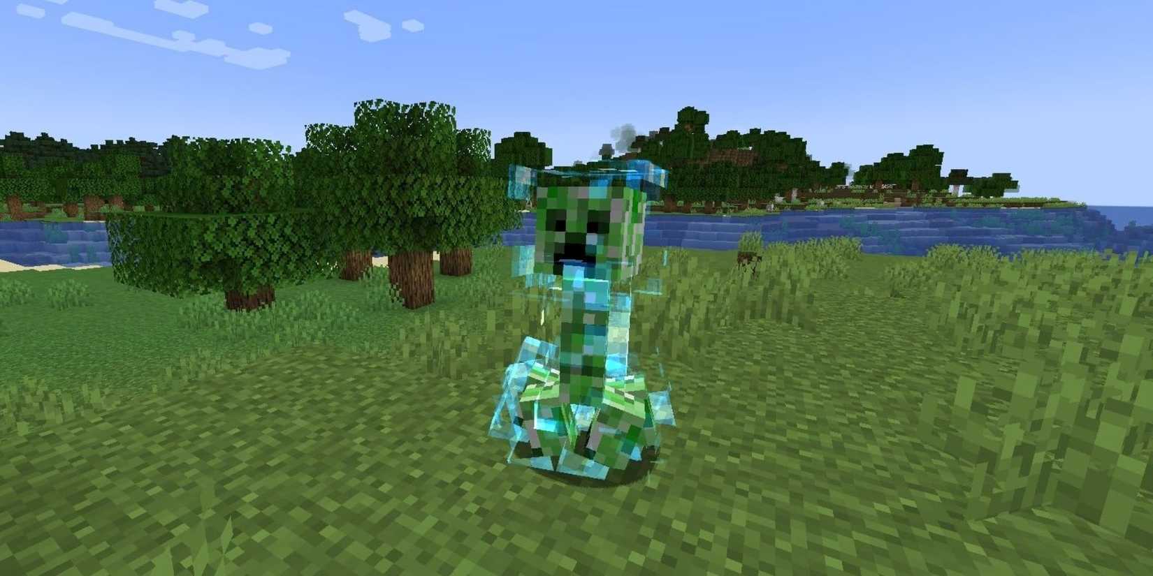 Charged creeper roaming the overworld during the day