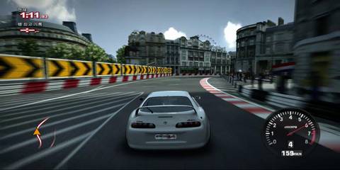 Driving a Toyota Supra in Project Gotham Racing 4