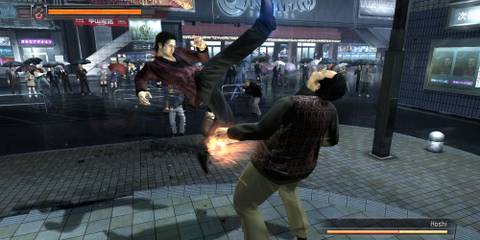 Fighting a boss in Yakuza 4