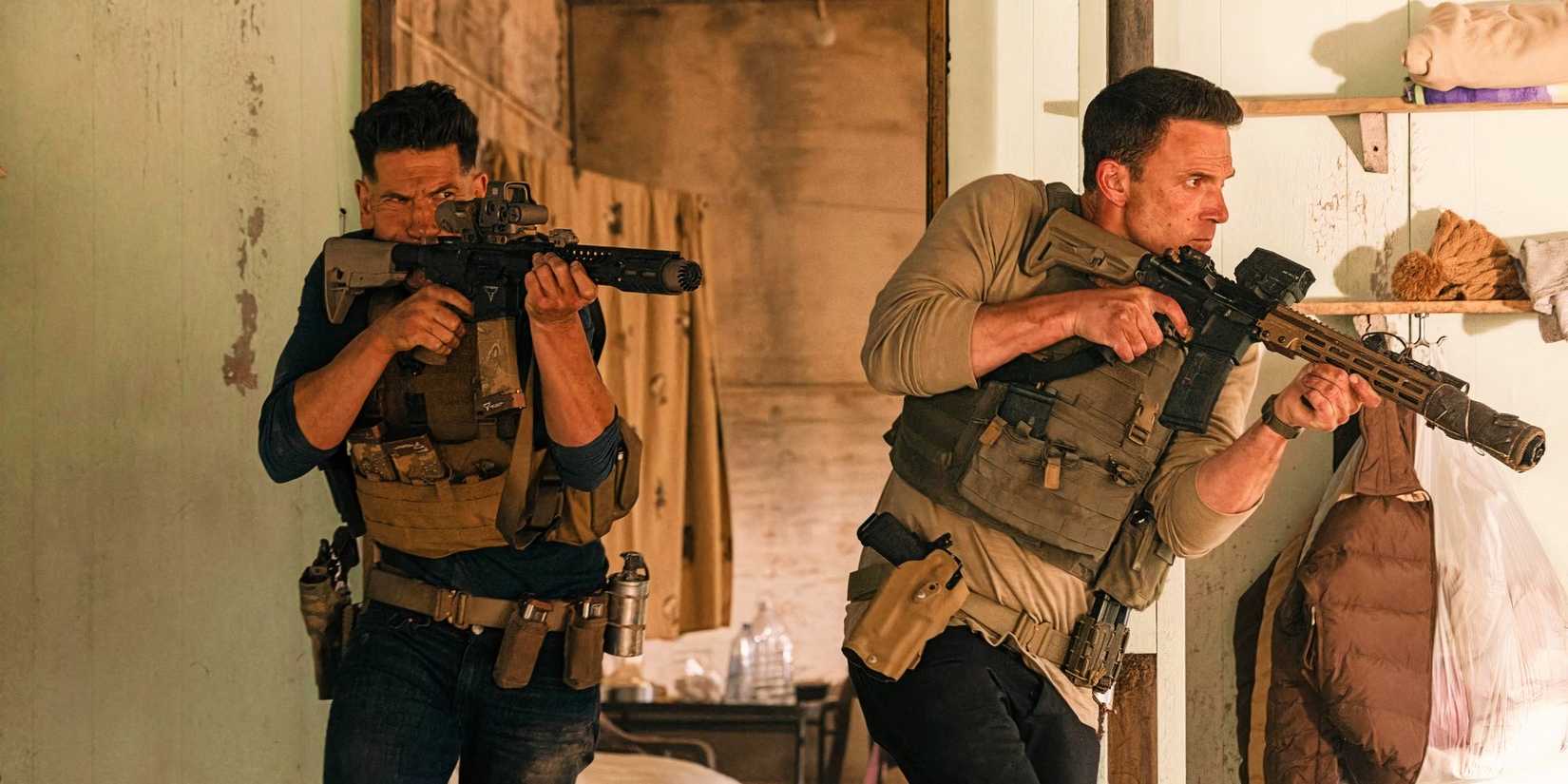 jon-bernthal-and-ben-affleck-in-formation-carrying-guns-in-military-uniforms-in-the-accountant-2
