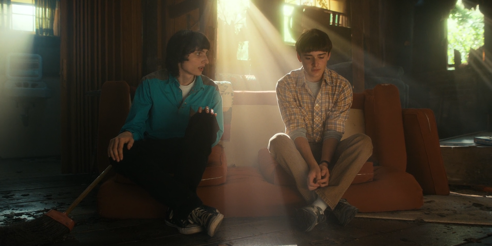 Mike-And-Will-in-the-Cabin-Stranger-Things-4