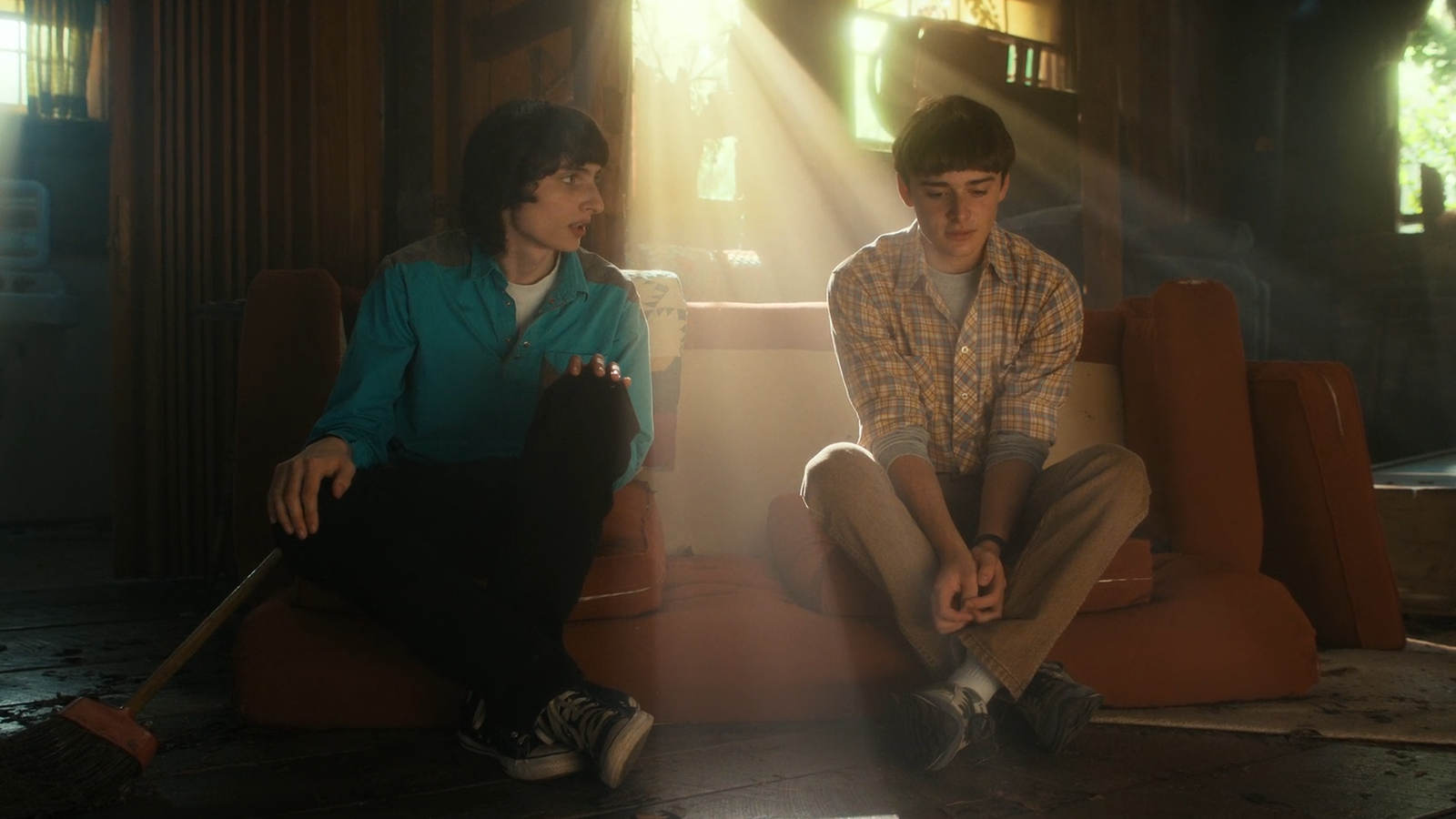 Mike-And-Will-in-the-Cabin-Stranger-Things-4