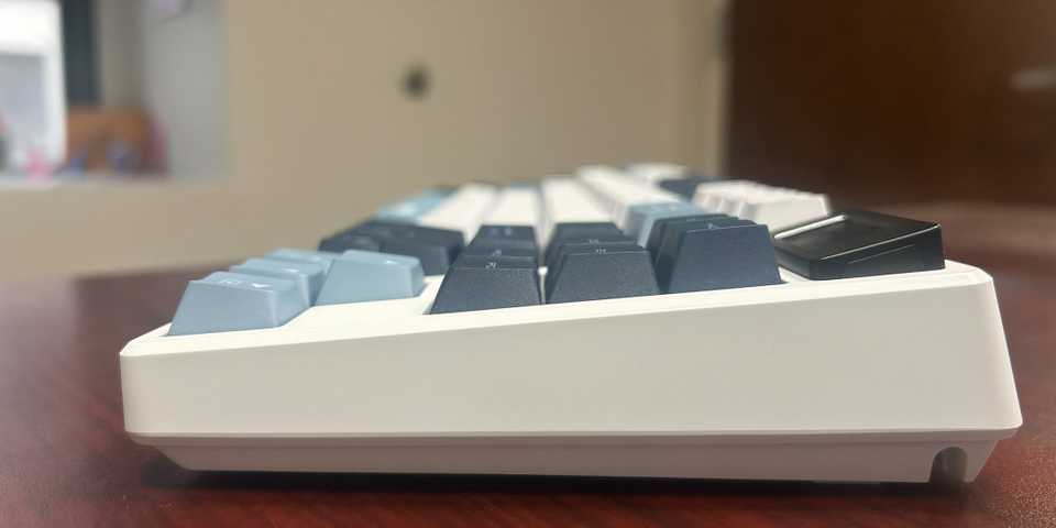 MSI Forge GK600 - Side