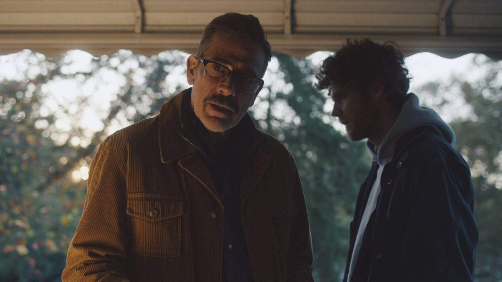 Ed (Jeffrey Dean Morgan) and Simon (Jack Quaid) in Neighborhood Watch