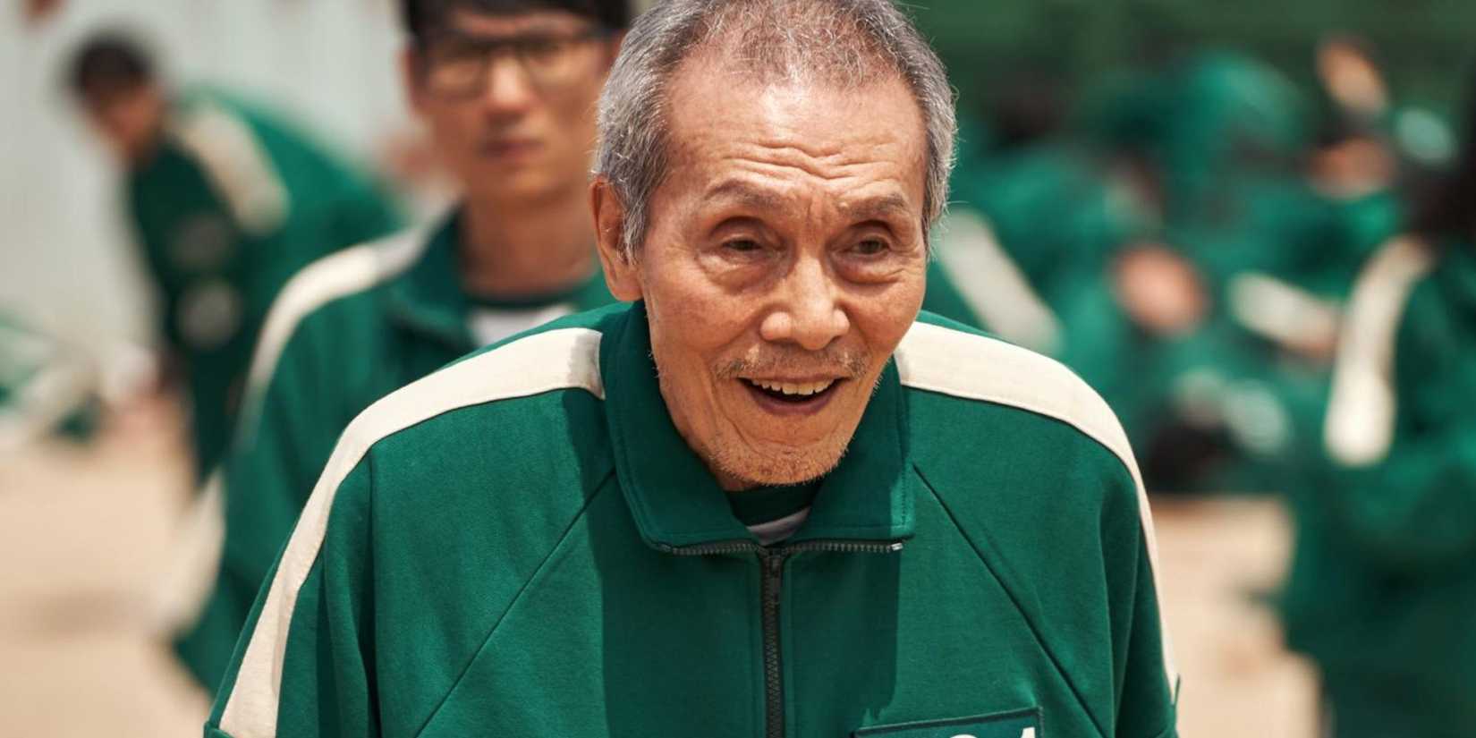 Oh Il-Nam playing Red Light, Green light in Squid Game