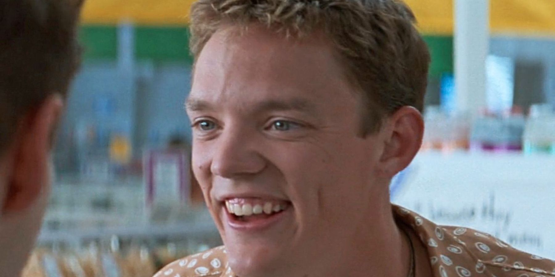 Stu Macher (Matthew Lillard) smiling in Scream