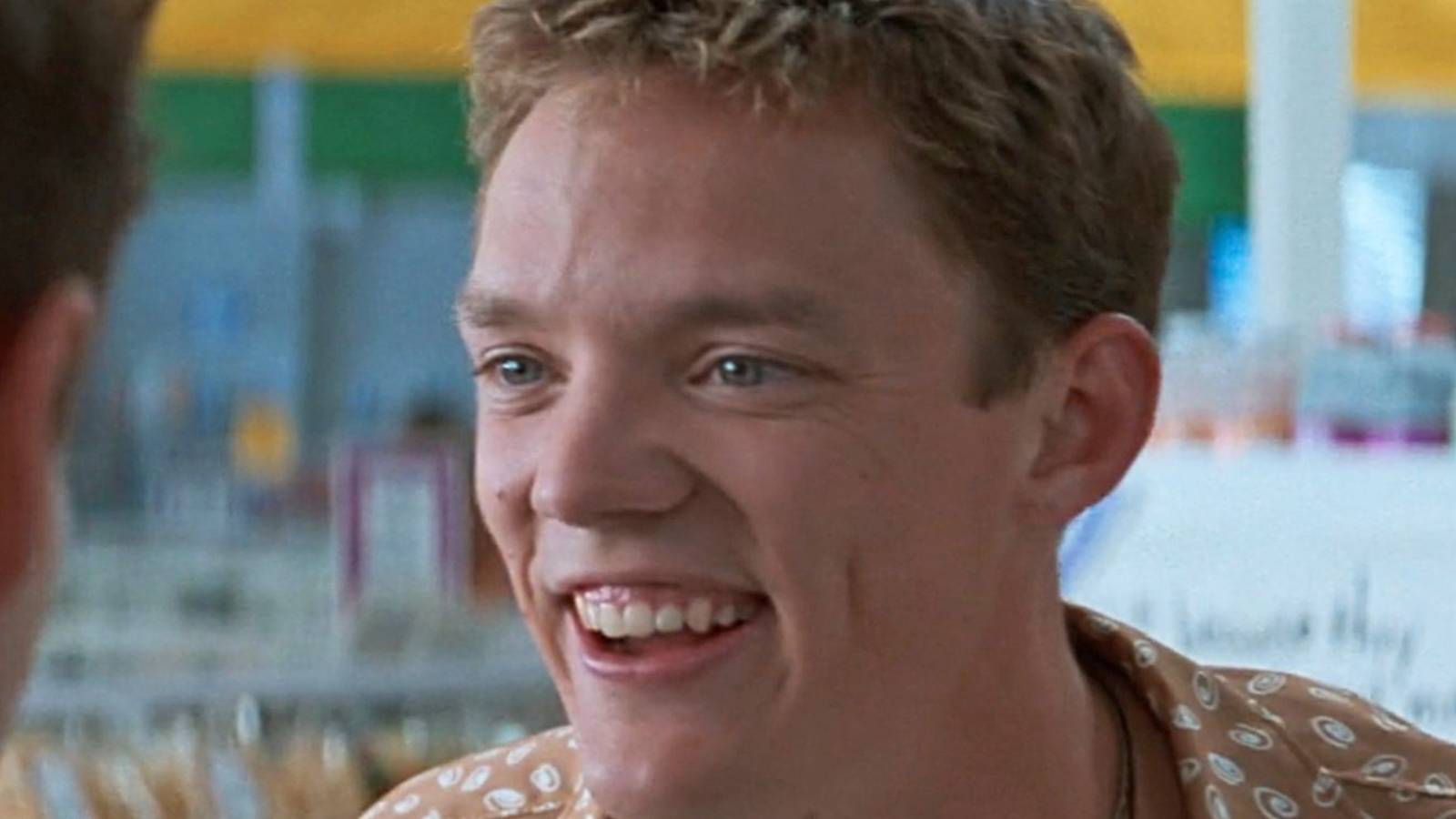Stu Macher (Matthew Lillard) smiling in Scream