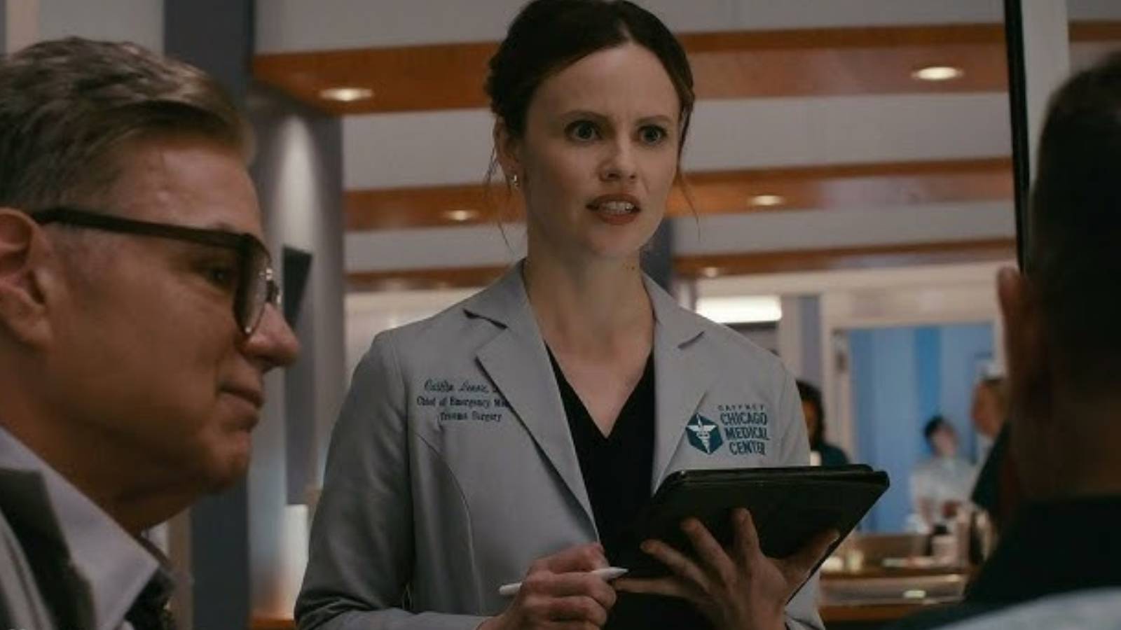 Dr. Daniel Charles (Oliver Platt) and Dr. Caitlin Lenox (Sarah Ramos) on Chicago Med