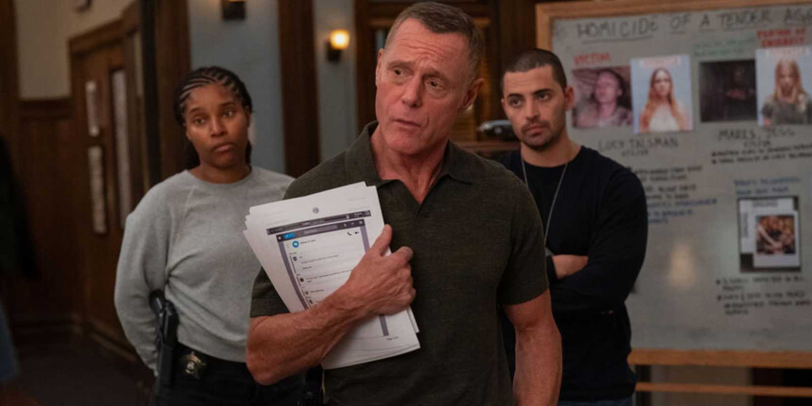 Kiana Cook (Toya Turner), Sgt. Hank Voight (Jason Beghe), and Dante Torres (Benjamin Levy Aguilar) on Chicago P.D.